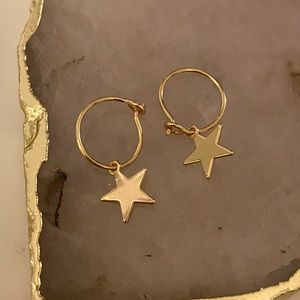 Gold star earrings
